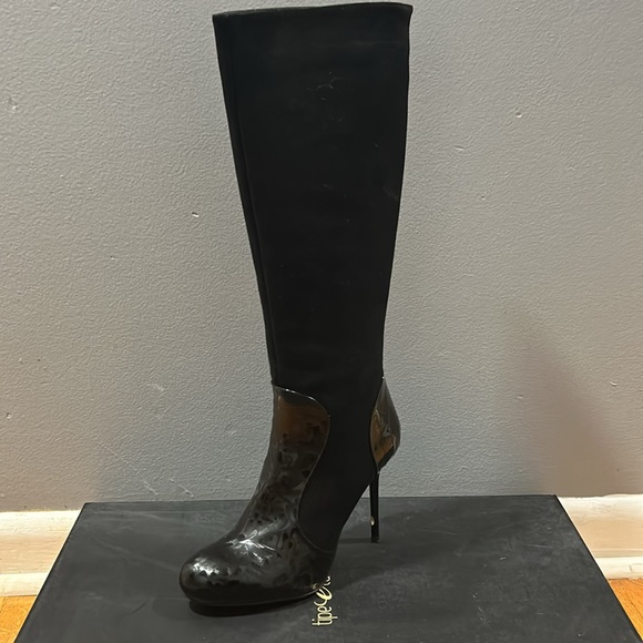 Booths - Picture 2 of 5